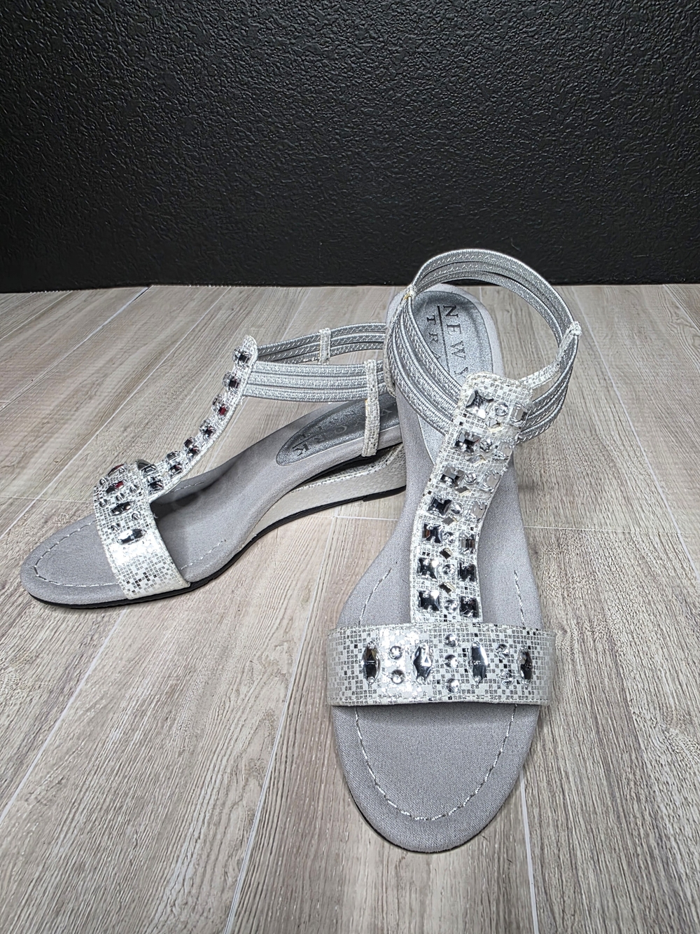 8M New York Transit Silver Jeweled NIB Sandals